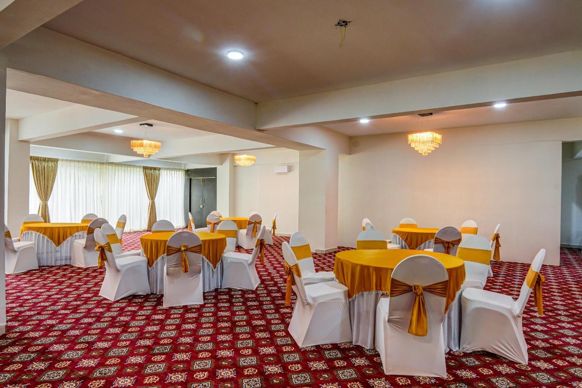 The Emerald Inn Bangalore Buitenkant foto