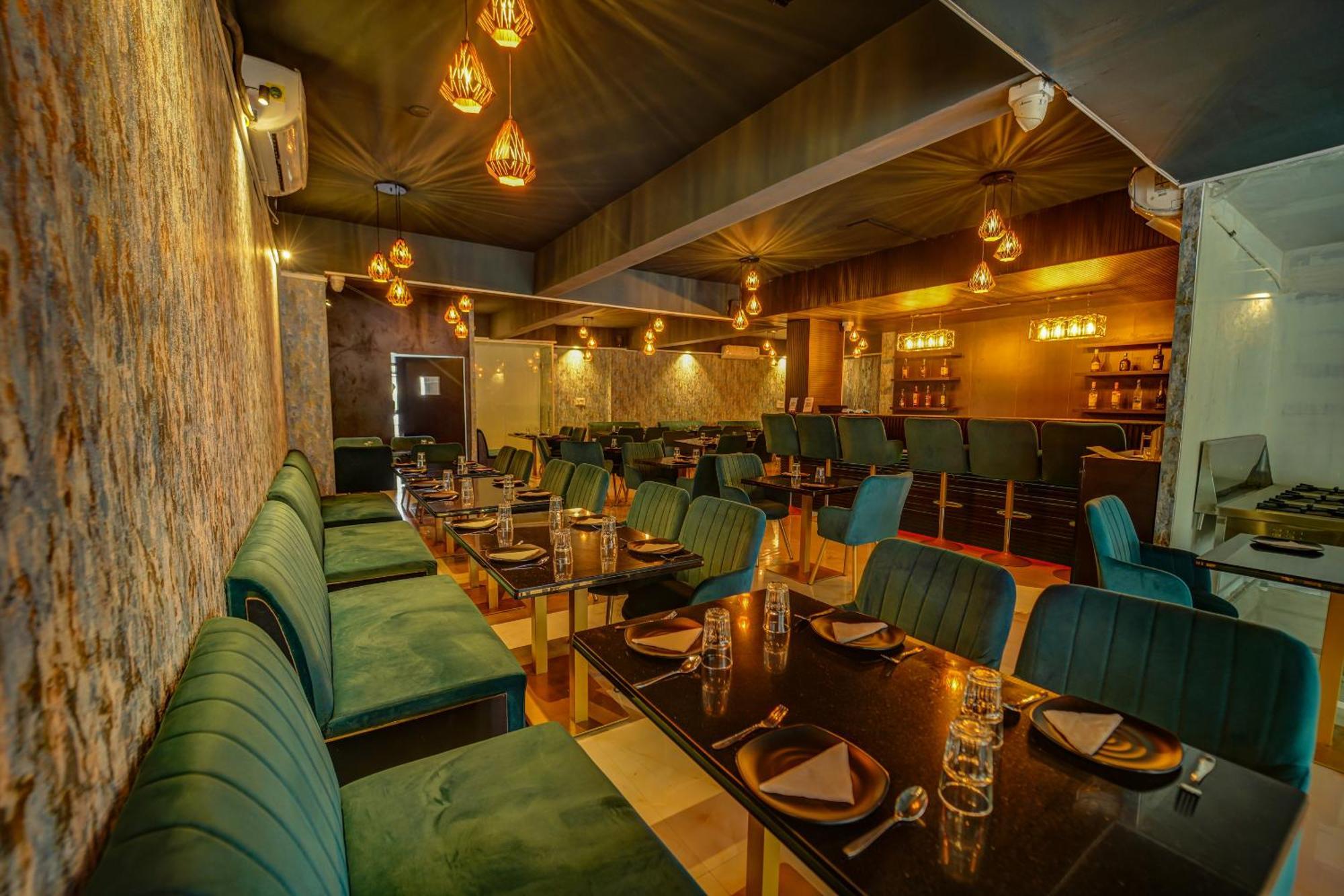 The Emerald Inn Bangalore Buitenkant foto